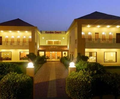 https://imgcld.yatra.com/ytimages/image/upload/t_hotel_yatra_city_desktop/v1445943357/Domestic Hotels/Hotels_Hoshiarpur/Hotel Garden Court/Overview_1.jpg